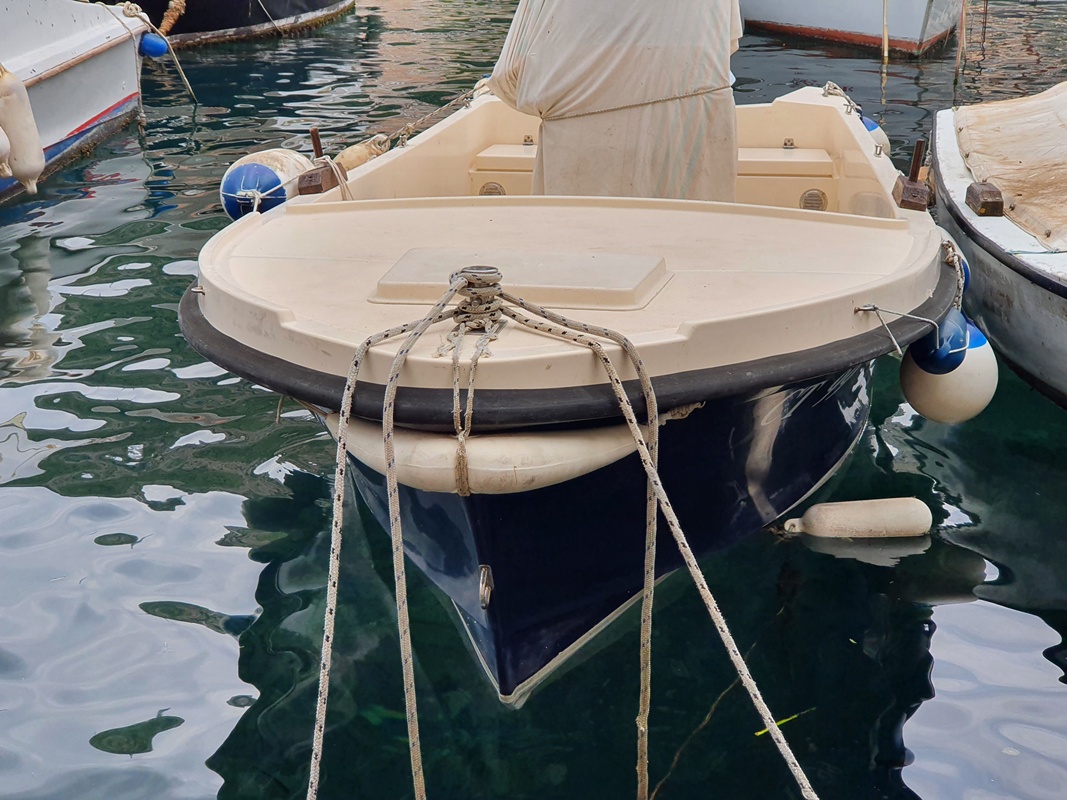 Liny cumownicze bez tajemnic - Od „sznurka” po profesjonalną cumę. Jak wybrać i bezpiecznie cumować?