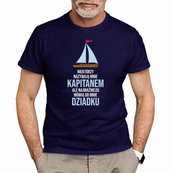 KOSZULKA MĘSKA DZIADEK NIEKTÓRZY NAZYWAJĄ MNIE KAPITANEM, ALE NAJWAŻNIEJSI MÓWIĄ DO MNIE DZIADKU GRANATOWA