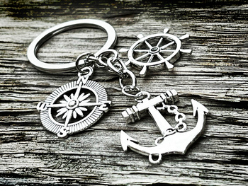 Brelok żeglarski – kotwica, róża wiatrów i koło sterowe